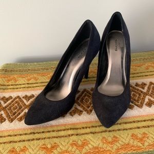 Black Velvet Pumps